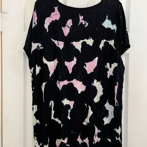 Torrid 3x top with V on upper chest